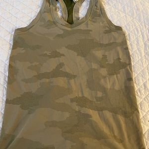 Athleta Momentum Tank Size S Green Camo